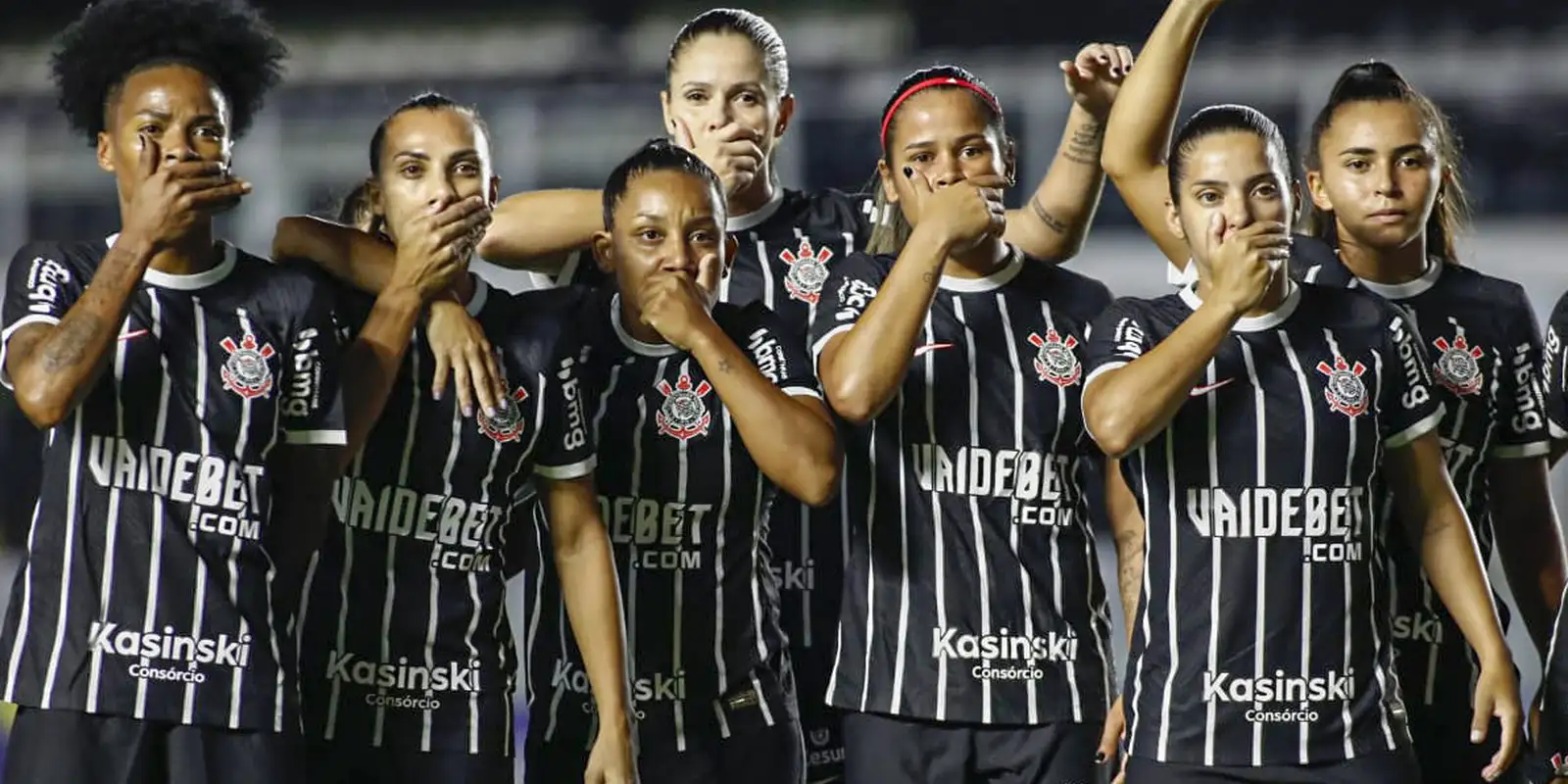 abertura-de-rodada-do-brasileirao-feminino-e-marcada-por-protestos