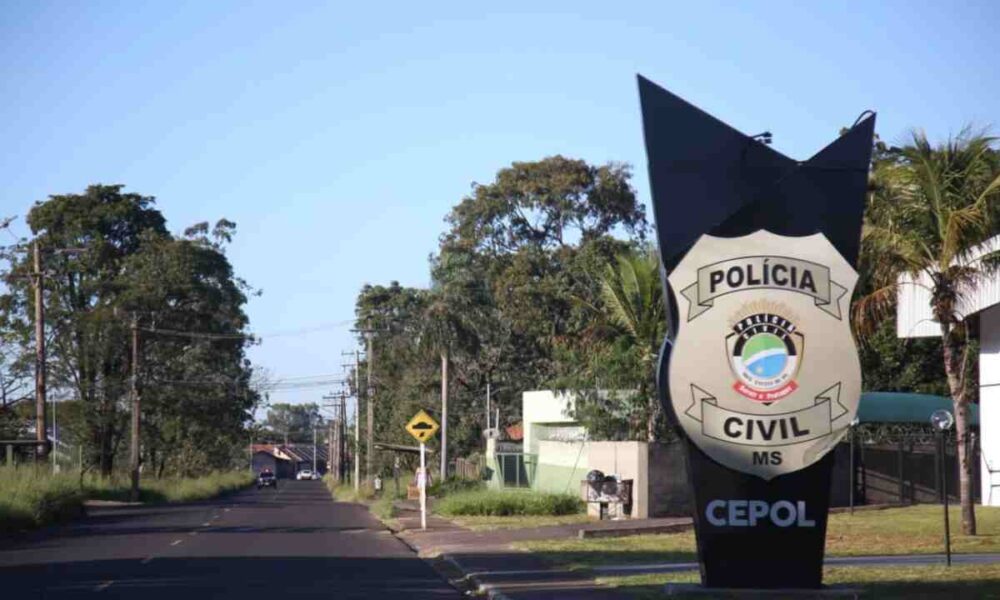 jovem-tem-arma-apontada-para-a-cabeca-durante-roubo-de-celular-em-campo-grande