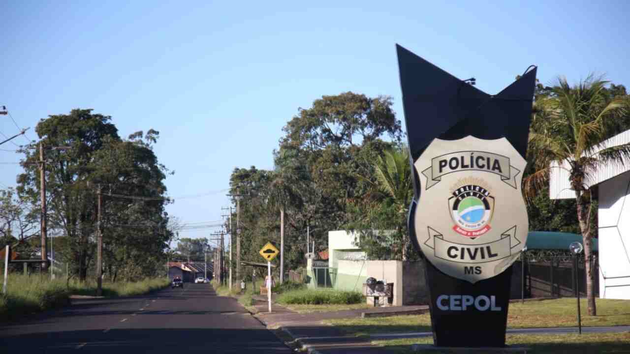 jovem-tem-arma-apontada-para-a-cabeca-durante-roubo-de-celular-em-campo-grande