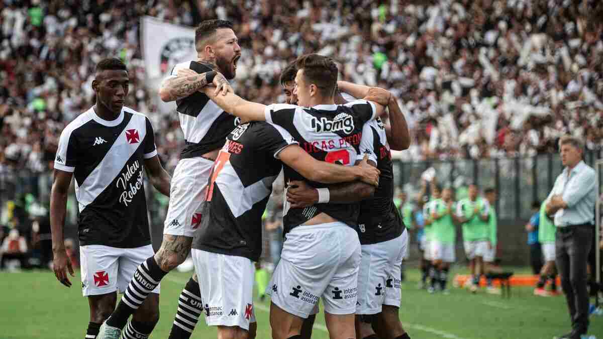 vasco-vence-gremio-por-2-a-1-em-sao-januario-em-jogo-disputado-e-com-muita-catimba
