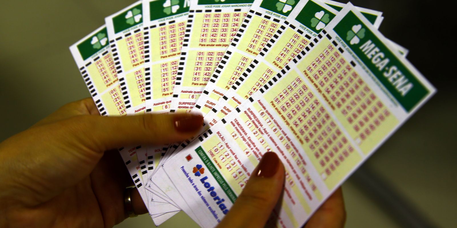 mega-sena-acumula-novamente-e-premio-vai-a-r$-72-milhoes