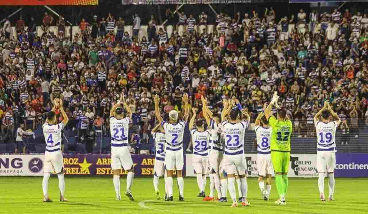 de-volta-a-1a-divisao-do-campeonato-paraguaio,-time-de-pedro-juan-vira-sensacao-na-fronteira-com-ms