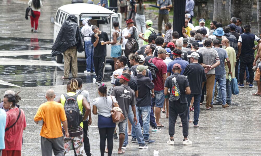 vereadora-denuncia-pm-por-impedir-doacao-de-comida-a-populacao-de-rua