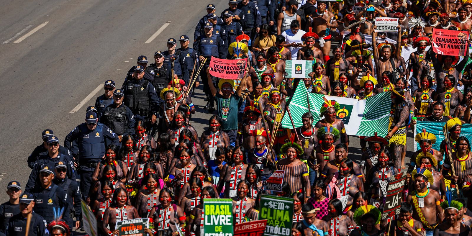 indigenas-em-brasilia-divulgam-reivindicacoes-aos-tres-poderes