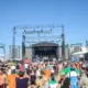 fas-ja-se-aglomeram-em-frente-a-palco-do-show-da-madonna-no-rio