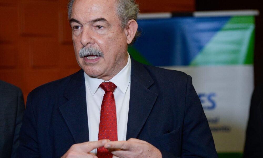 “navio-tera-multa-se-nao-descarbonizar-combustivel”,-alerta-mercadante