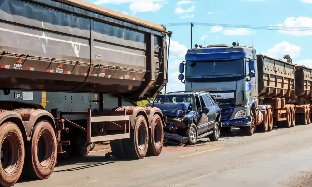campo-grande:-caminhonete-e-prensada-entre-duas-carretas-e-familia-fica-ferida-–-folha-de-dourados-–-noticias-de-dourados-ms-e-regiao