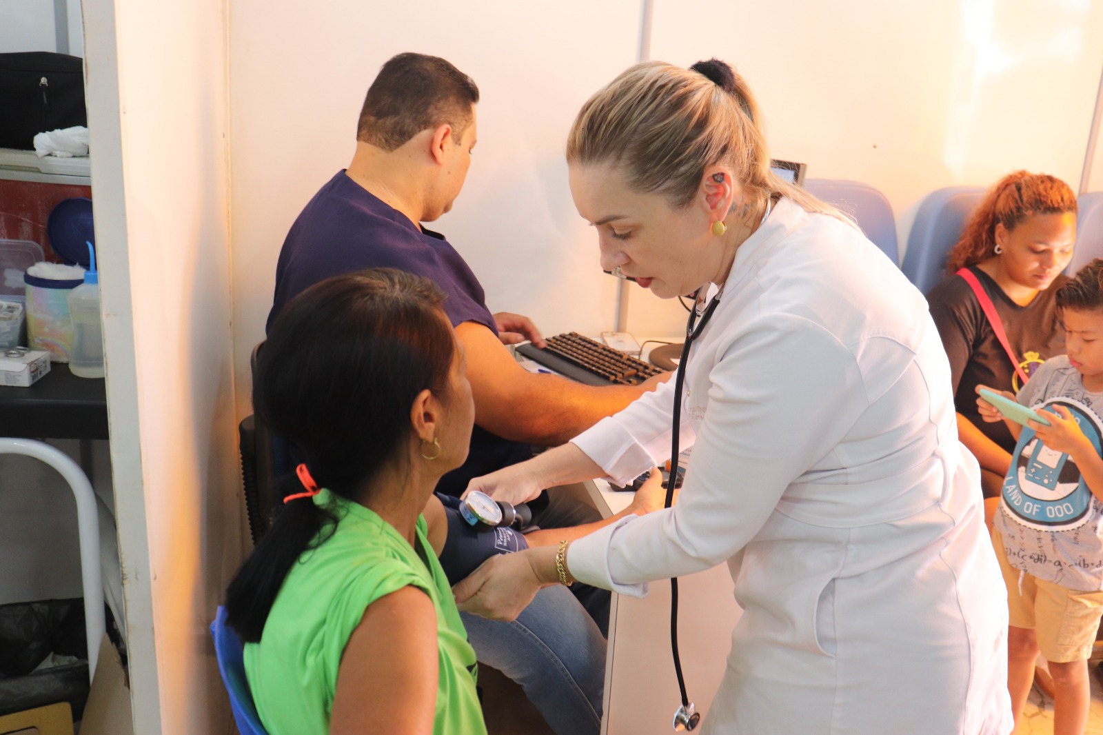 prefeitura-realiza-atendimentos-de-saude-e-vacinacao-no-joquei-clube-neste-sabado-|-portal-prefeitura-de-dourados