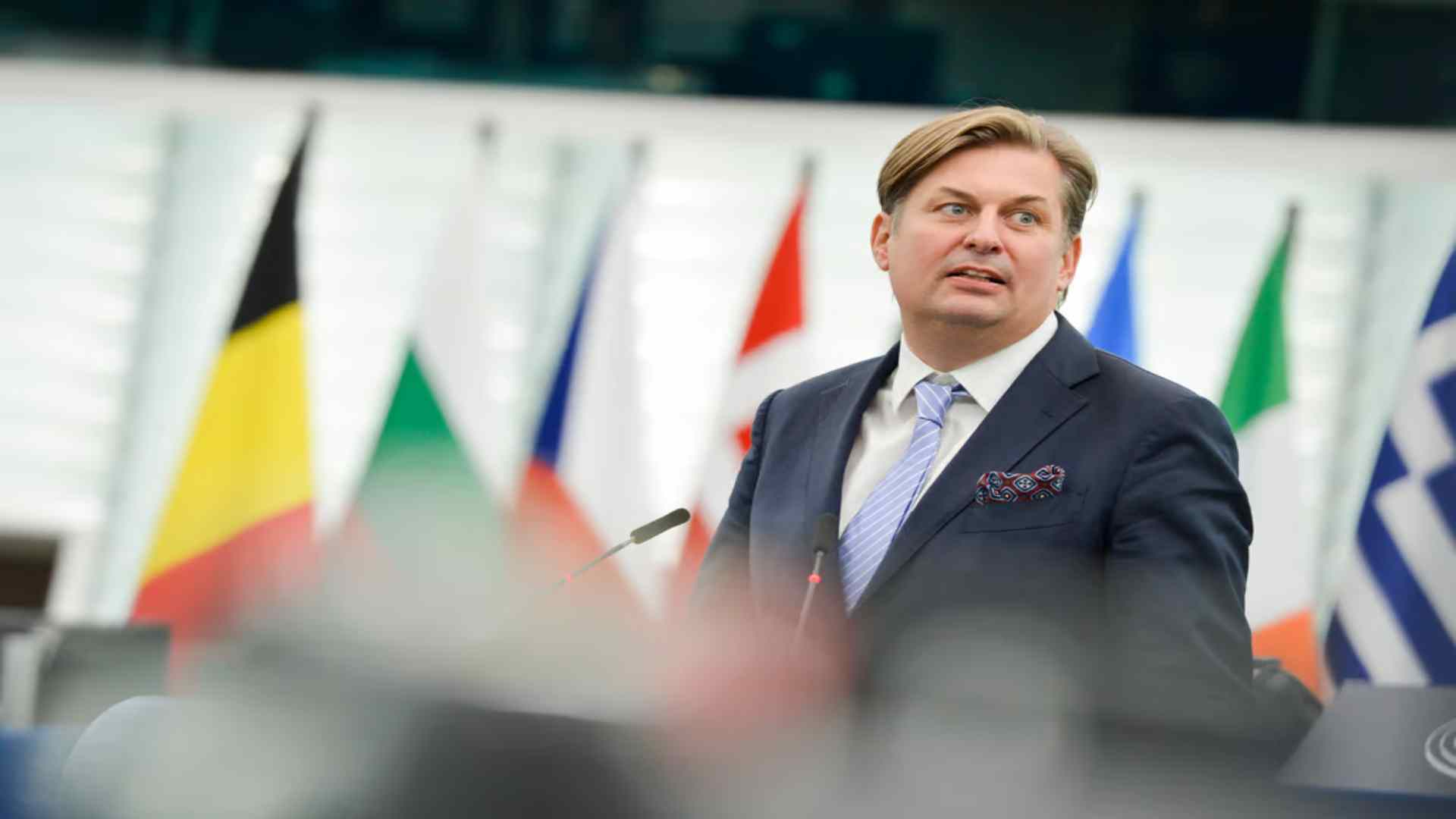 alemanha:-lider-da-afd-renuncia-ao-cargo-e-e-banido-de-eventos-eleitorais-apos-isentar-nazistas