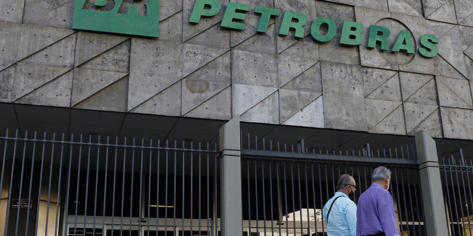 cade-da-aval-e-petrobras-cancela-privatizacao-de-tbg-e-5-refinarias