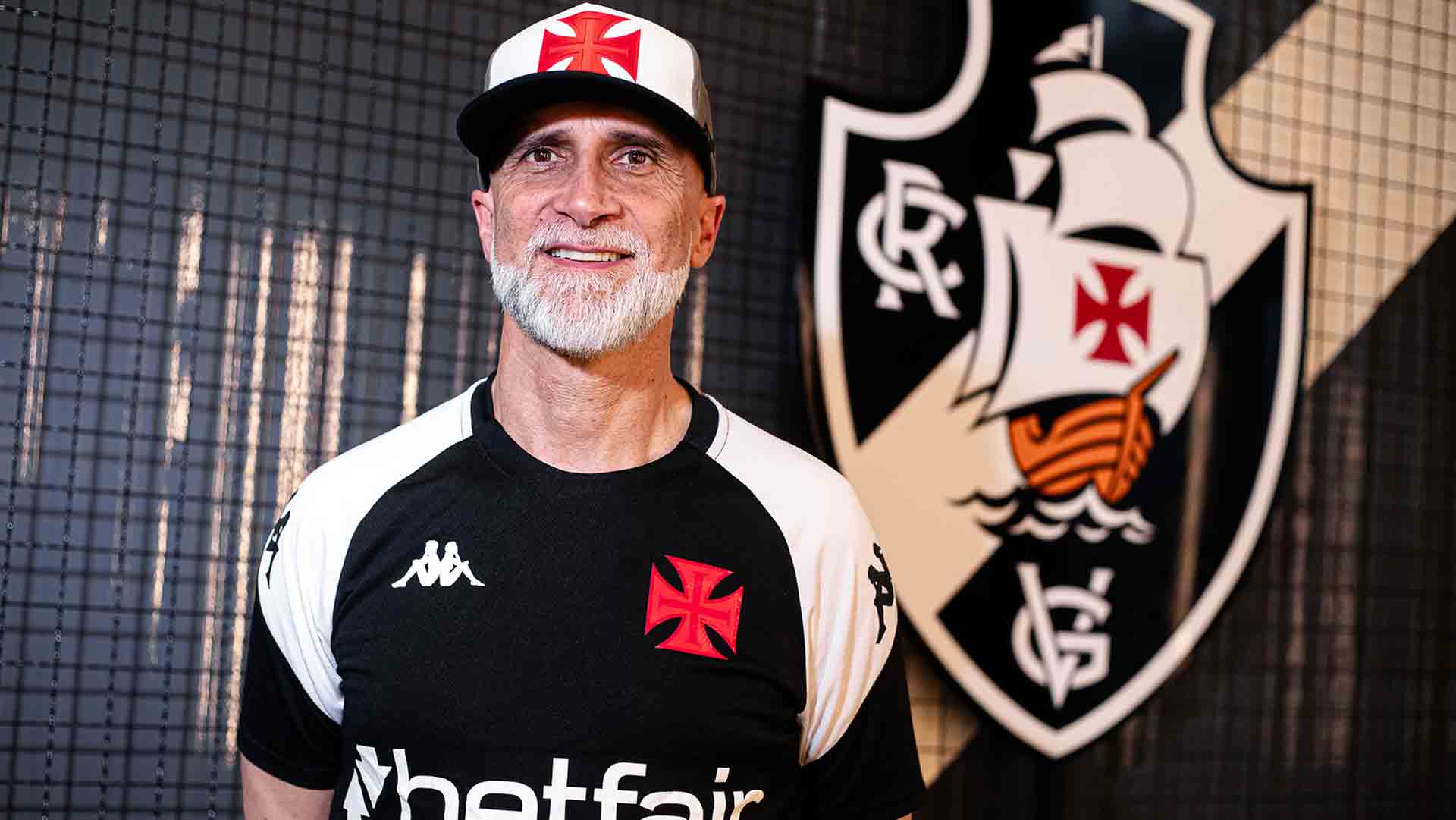 alvaro-pacheco-inicia-trabalhos-no-vasco-com-bate-papo-com-o-elenco-e-treino-intenso