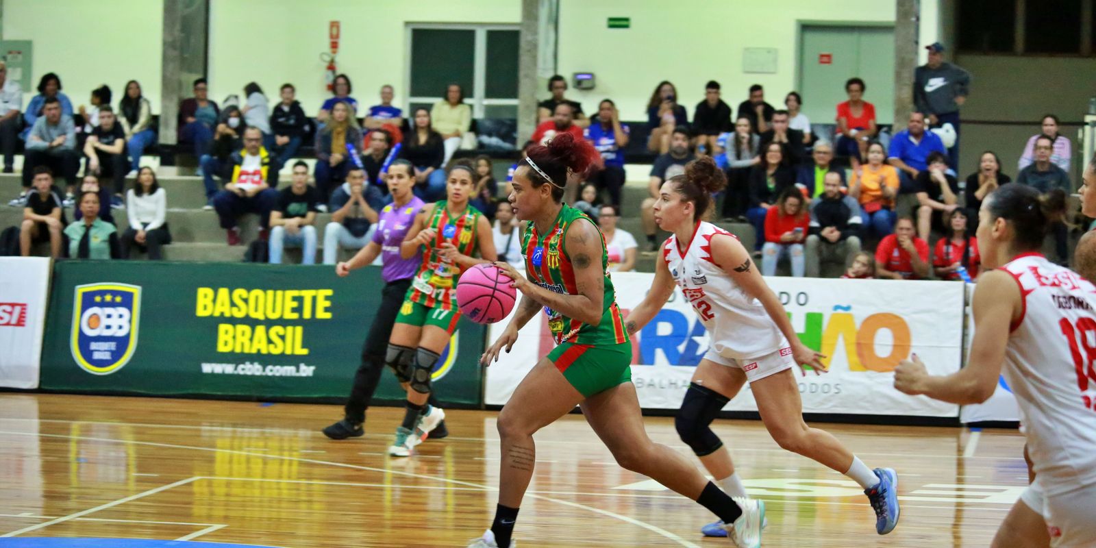 sampaio-vence-sesi-para-assumir-lideranca-da-lbf