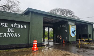 passageiros-comecam-a-pousar-e-decolar-da-base-aerea-de-canoas