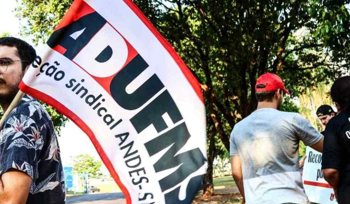 profissionais-da-educacao-federal-farao-ato-na-praca-do-radio-na-segunda-feira