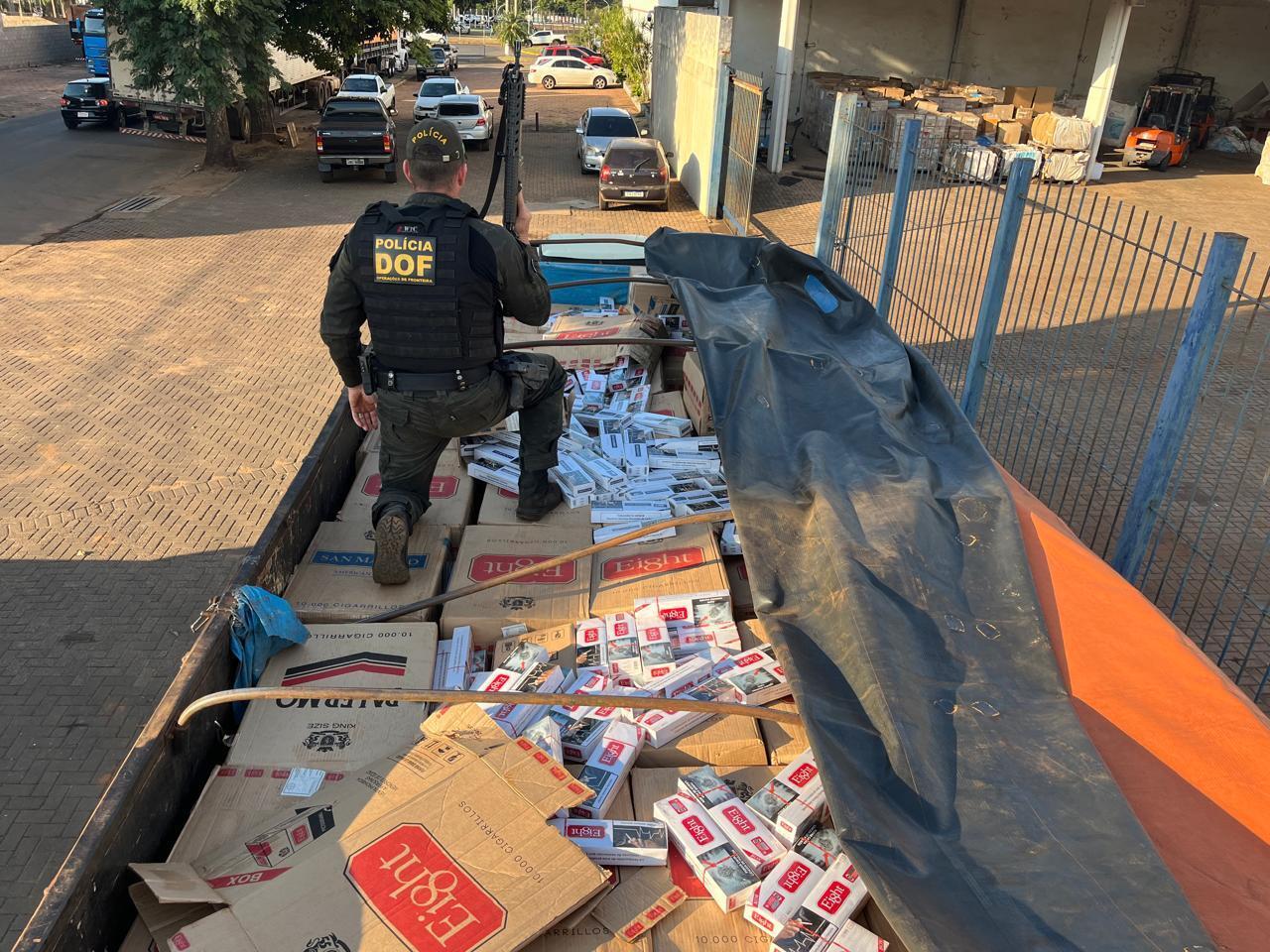 caminhao-carregado-com-cigarros-contrabandeados-e-apreendido-na-ms-156