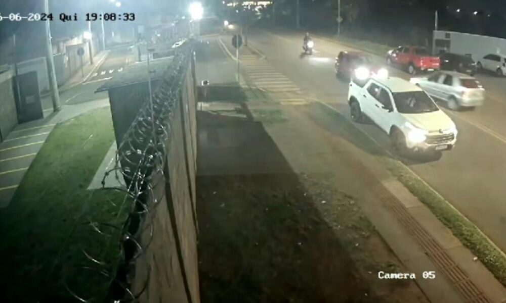 video:-imagens-mostram-colisao-entre-carros-no-jardim-centenario