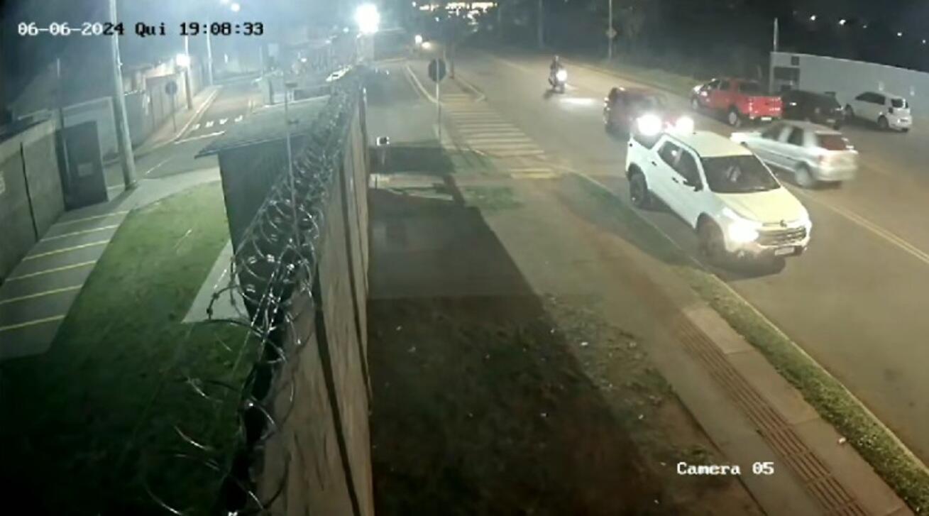 video:-imagens-mostram-colisao-entre-carros-no-jardim-centenario