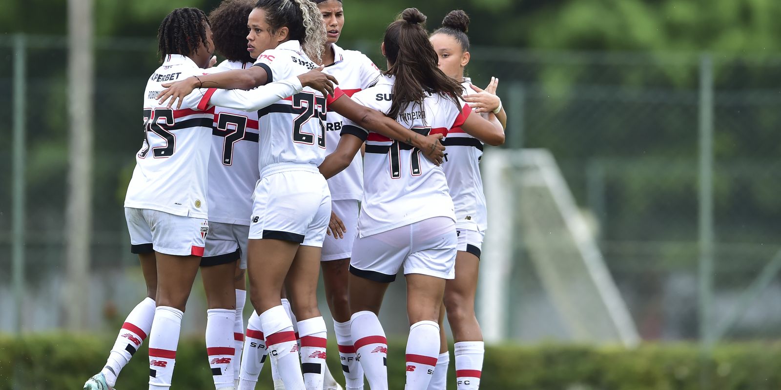 sao-paulo-goleia-santos-por-4-a-0-no-brasileiro-feminino