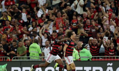 flamengo-arranca-vitoria-sobre-o-bahia-para-liderar-o-brasileiro
