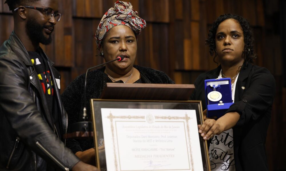 moise-kabagambe-recebe-medalha-postuma-no-rio-de-janeiro