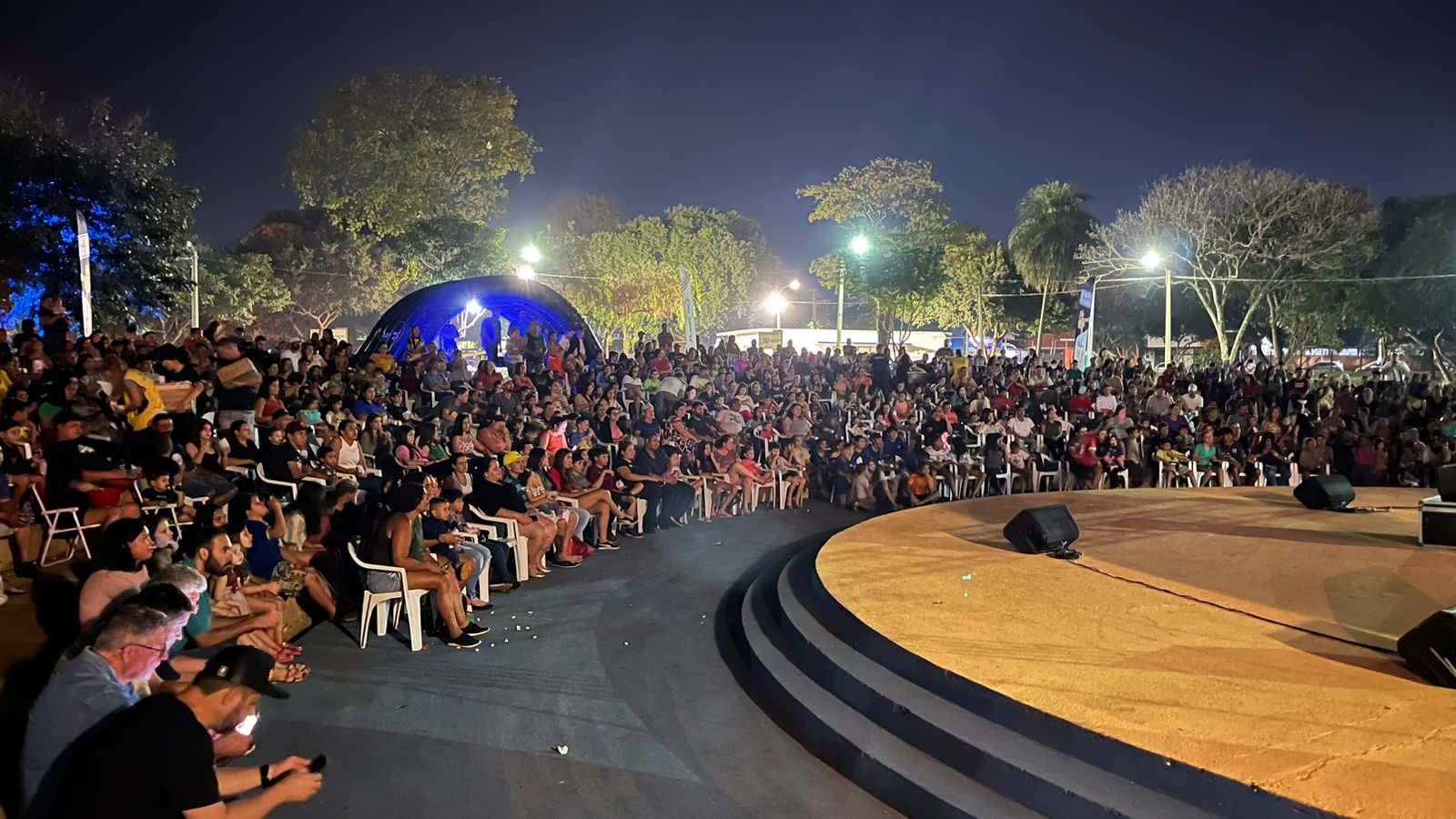 parceria-entre-prefeitura-e-itaipu-reune-mais-de-800-pessoas-para-cinema-ao-ar-livre-|-portal-prefeitura-de-dourados