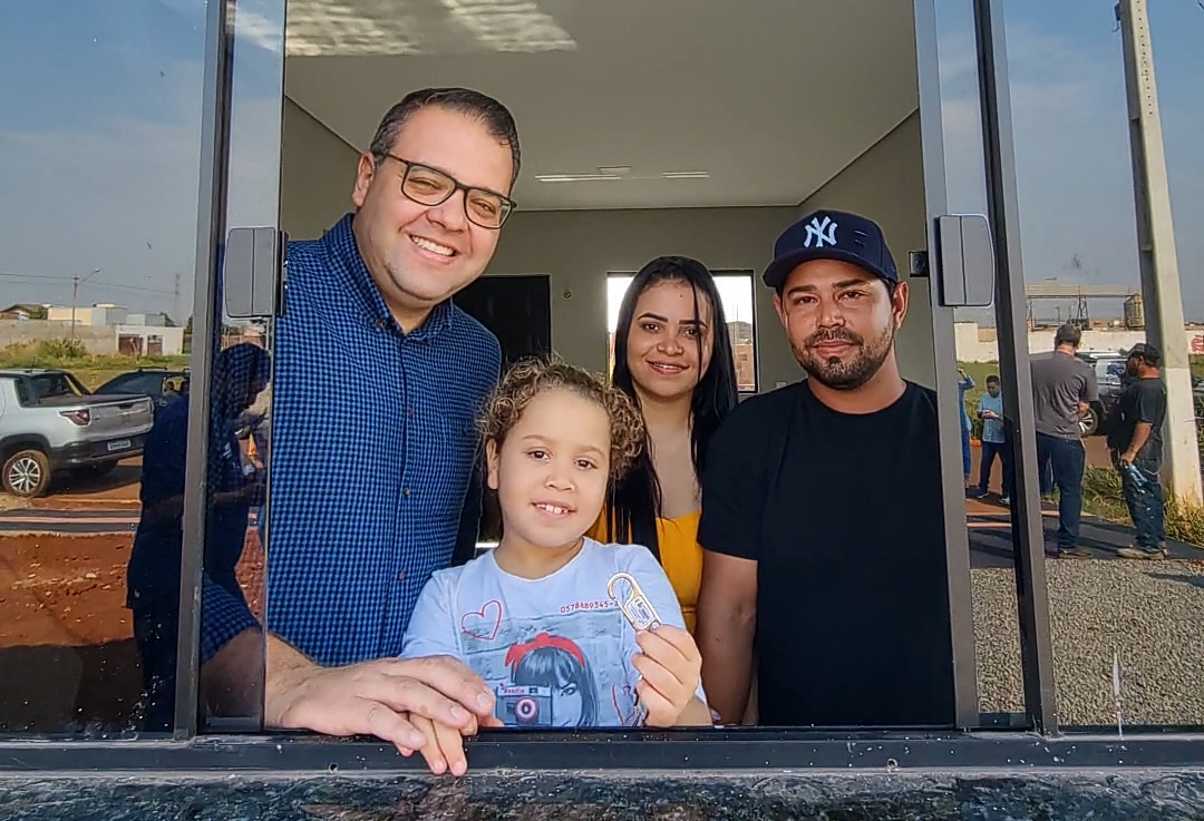 prefeitura-entrega-primeira-casa-do-projeto-“vida-nova-autoconstrucao”-|-portal-prefeitura-de-dourados