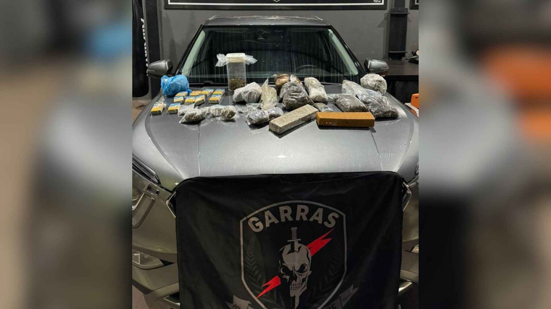 grupo-e-preso-com-quase-8-quilos-de-drogas-e-carro-roubado-do-rj-no-otavio-pecora-em-campo-grande