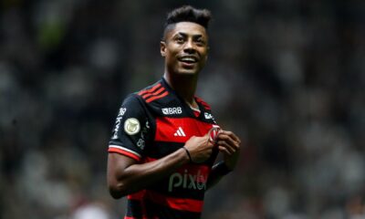 flamengo-supera-o-atletico-mg-em-noite-de-'ole'-e-continua-soberano-no-topo-do-brasileirao