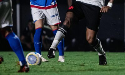 vasco-aproveita-expulsao,-vence-fortaleza-e-se-mantem-fora-da-zona-de-rebaixamento
