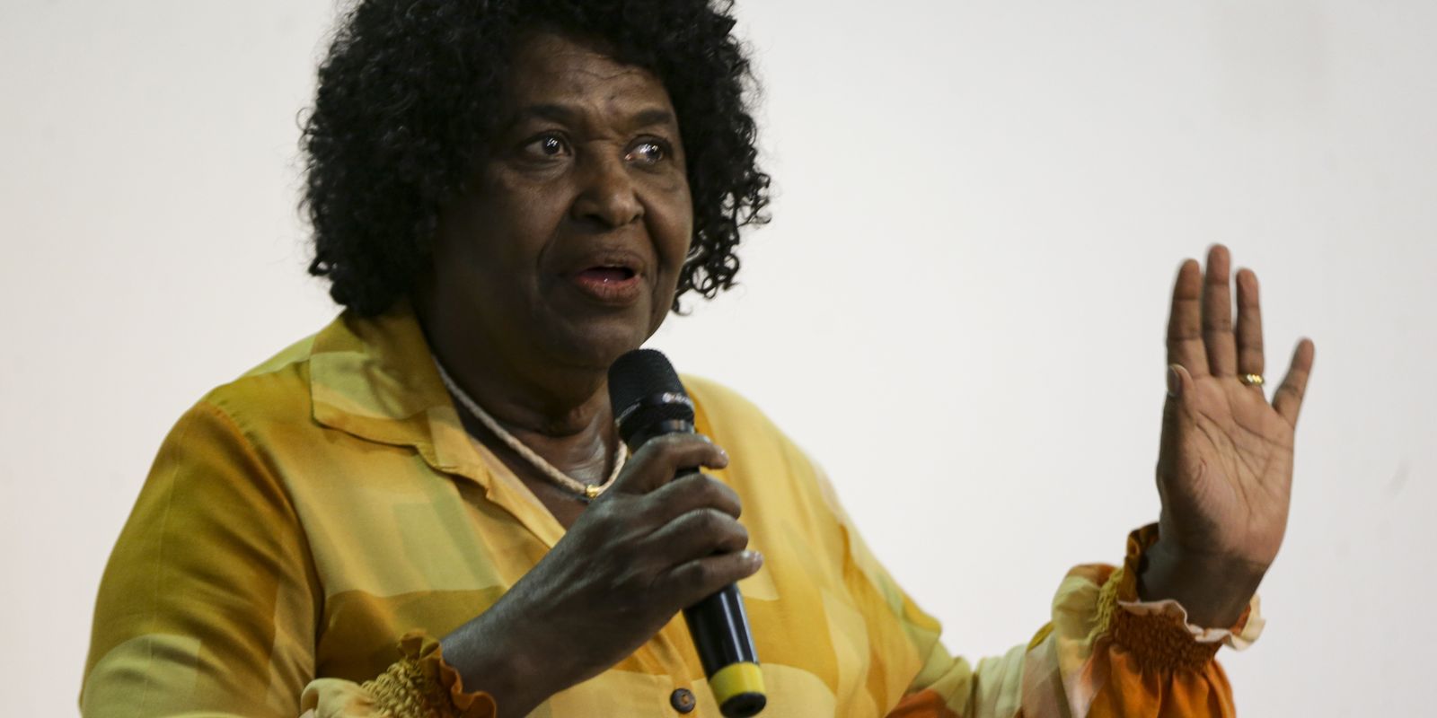 benedita-da-silva-pede-“correcao-necessaria”-apos-fala-de-zambelli