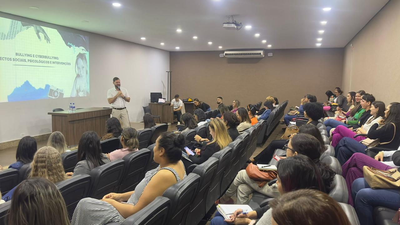 prefeitura-realiza-formacao-sobre-bullying-e-cyberbullying-para-coordenadores-da-reme-|-portal-prefeitura-de-dourados