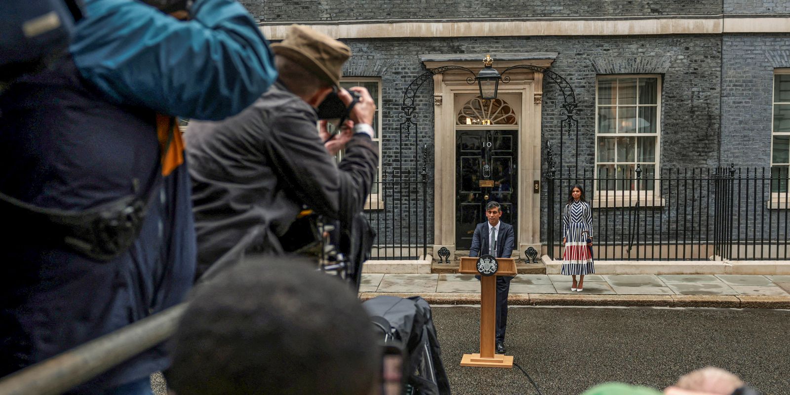 sunak-despede-se-do-governo-britanico-e-da-lideranca-do-partido