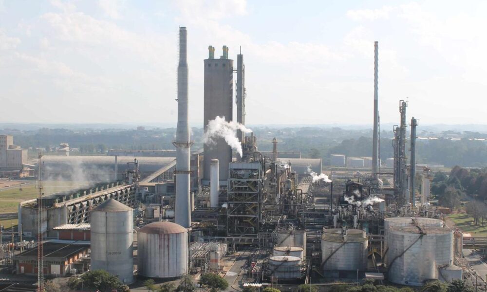 fabrica-de-fertilizantes-da-petrobras-no-pr-readmite-214-funcionarios