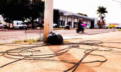 pneu-arremessado-na-rede-eletrica deixa-4,7-mil-casas-sem-luz-no-jardim los-angeles 