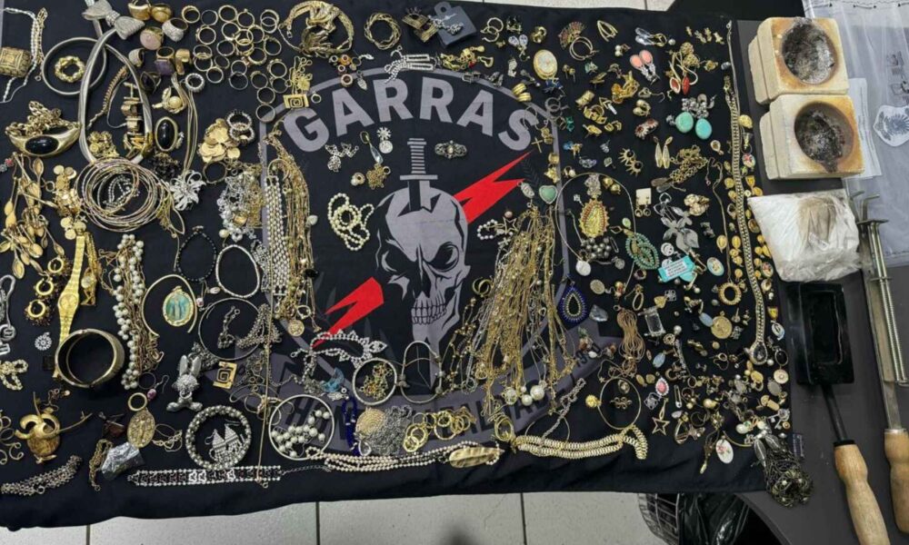 garras-apreende-bolsa-e-dois-compradores-de-joias-furtadas-da-casa-de-reinaldo-sao-presos-em-sp