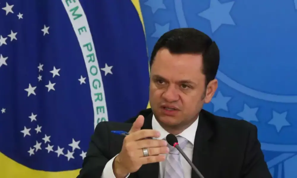 moraes-determina-que-o-facebook-cancele-a-conta-de-anderson-torres,-que-foi-hackeada