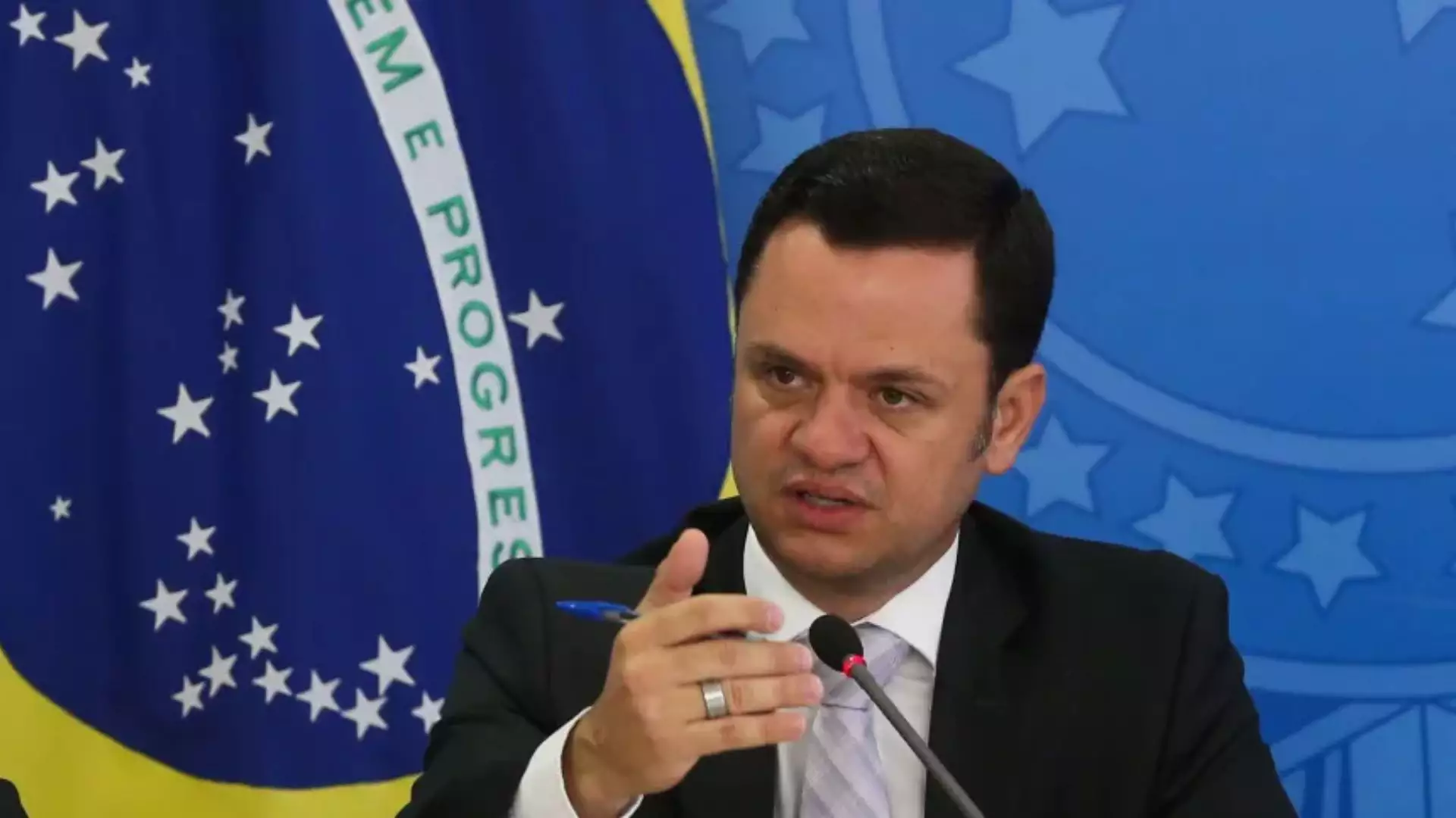 moraes-determina-que-o-facebook-cancele-a-conta-de-anderson-torres,-que-foi-hackeada