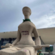 mulher-que-pichou-'perdeu,-mane'-em-estatua-do-stf-e-denunciada-pela-pgr
