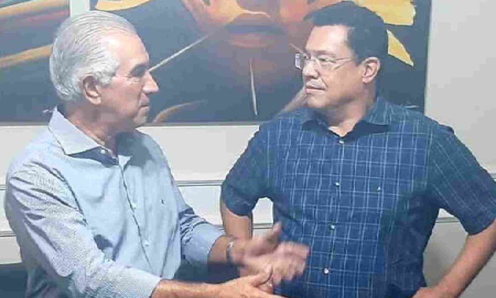 ‘era-so-zoacao’:-possivel-inelegibilidade-motivou-ataque-com-fogos-em-casa-de-ex-prefeito-de-anastacio