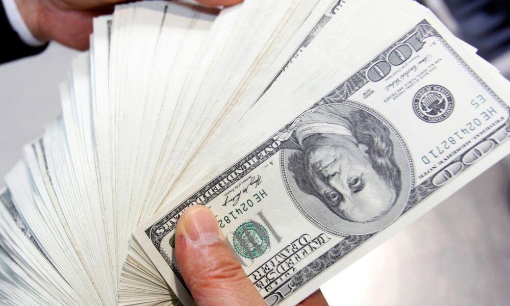 dolar-sobe-para-r$-5,65-com-turbulencias-no-mercado-externo