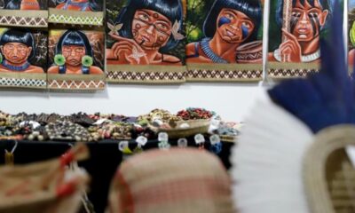 indigenas-expoem-pecas-de-artesanato-em-brasilia-e-pedem-visibilidade
