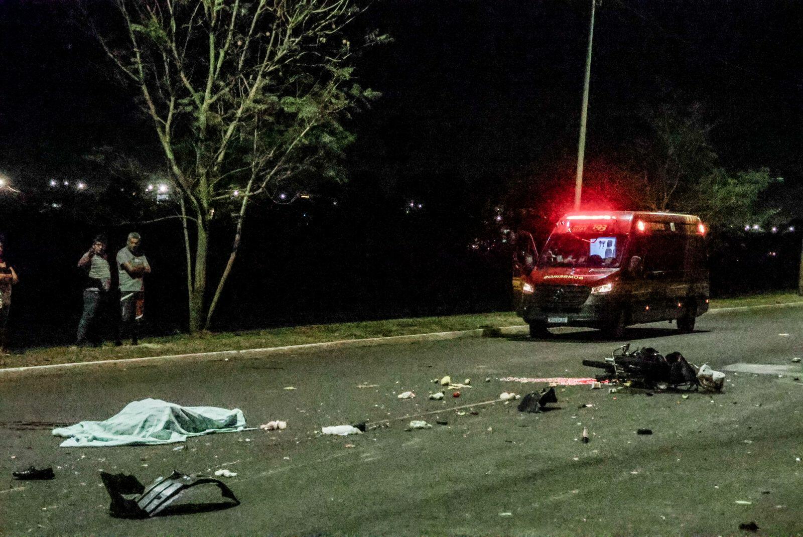motociclista,-de-62-anos,-morre-apos-colisao-com-dois-veiculos-em-avenida-no-tijuca