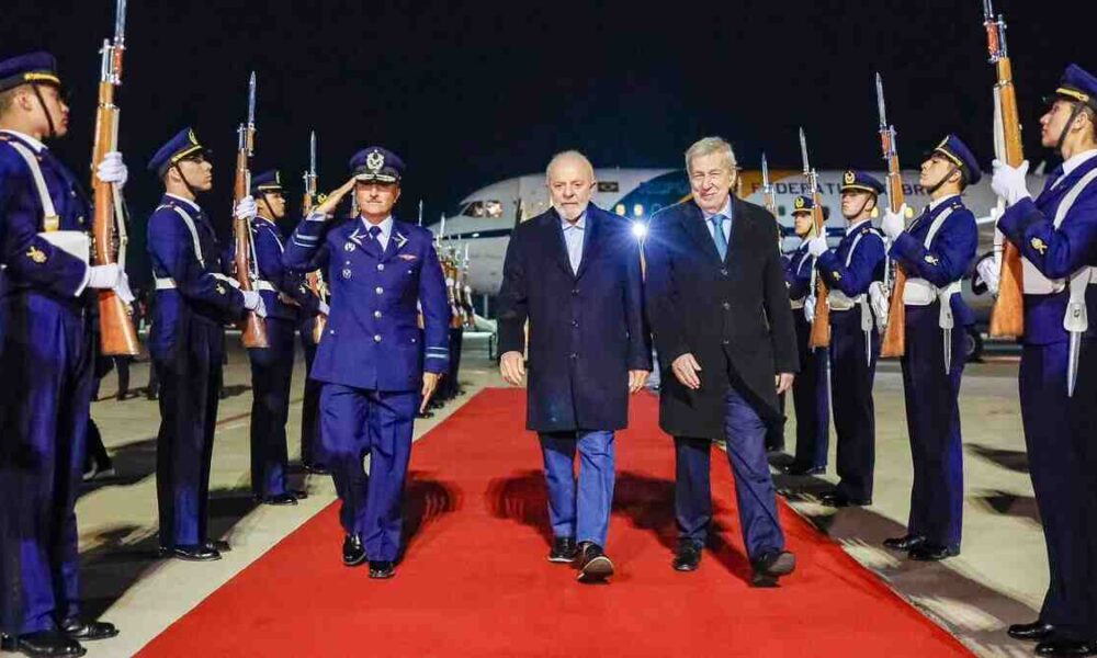 lula-chega-a-santiago-para-ampliar-'relacoes-de-cooperacao,-comercio-e-investimentos'