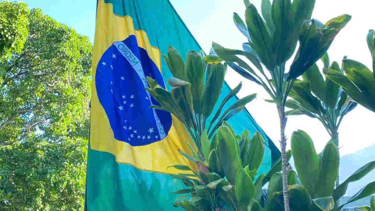 brasil-retira-bandeira-de-embaixada-argentina-em-caracas