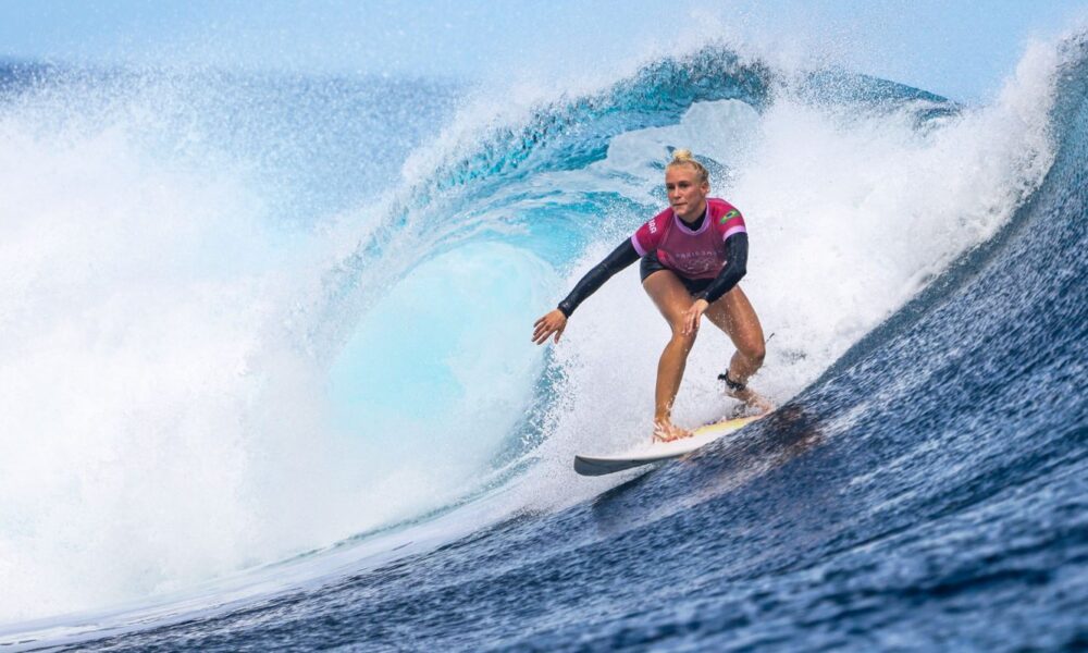 tati-weston-webb-garante-ao-menos-a-prata-para-o-brasil-no-surfe