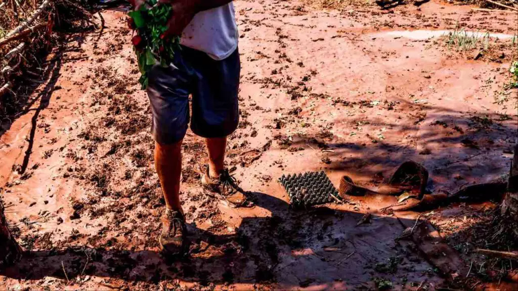 rompimento-de-barragem-em-condominio-de-luxo-afetou-5-familias,-diz-defesa-civil