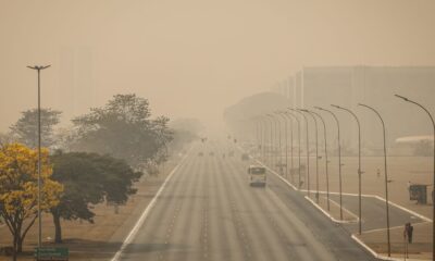 brasilia-amanhece-coberta-de-fumaca-pelo-segundo-dia-seguido