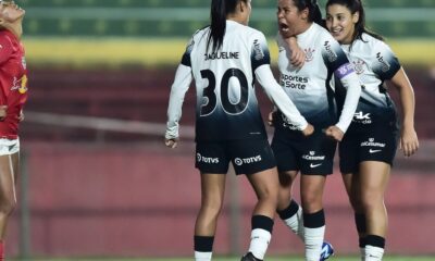 brasileiro-feminino:-corinthians-derrota-bragantino-e-chega-a-semi