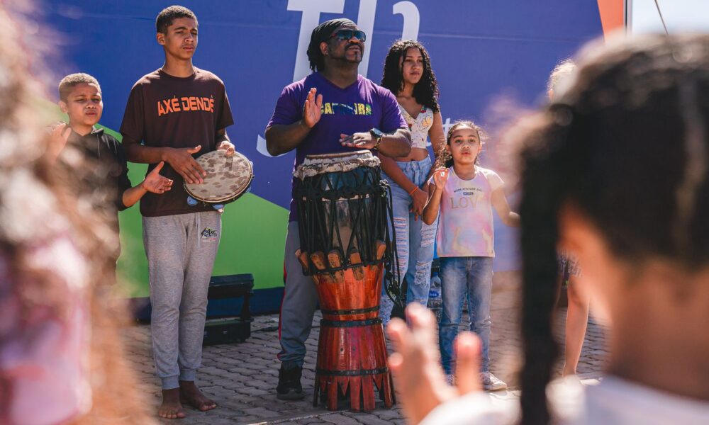fliparacatu-premia-alunos-em-concurso-de-redacao-e-desenho