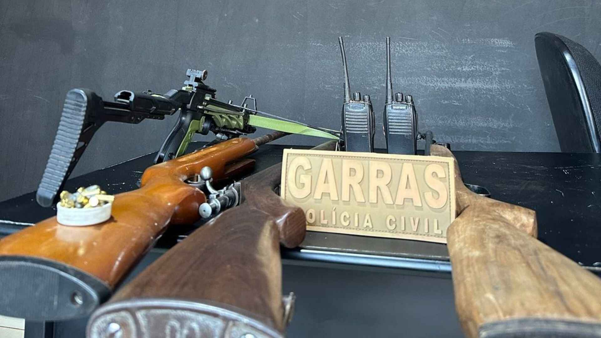 homem-e-preso-pelo-garras-com-armas-e-municoes-em-casa-em-dois-irmaos-do-buriti